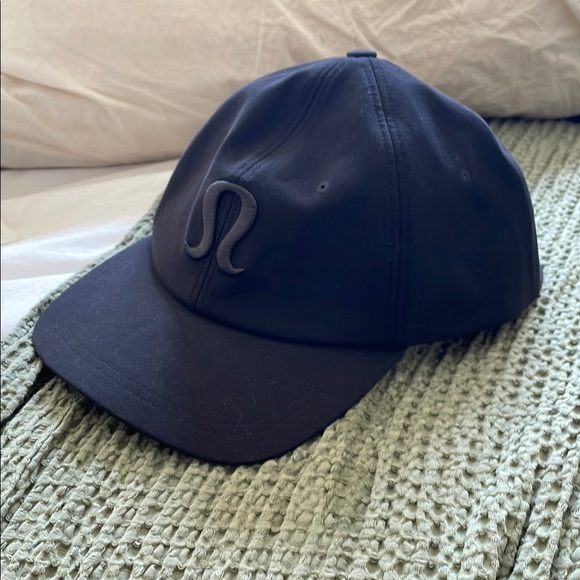 Lululemon Black Baseball Cap - Picture 1 of 3